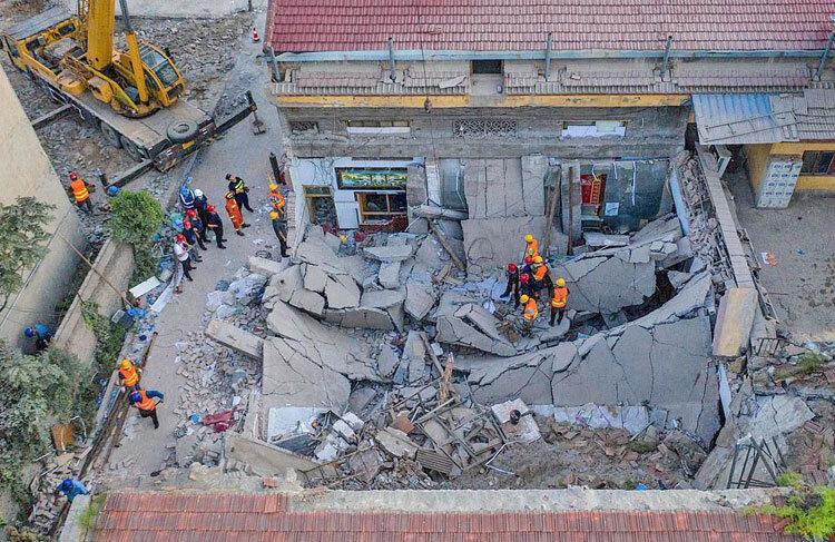 تصاویر ، 17 کشته و 28 زخمی در سقوط سقف یک رستوران در چین