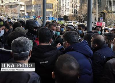 حضور مدیران در میان معترضان بورس، پلیس به میدان آمد