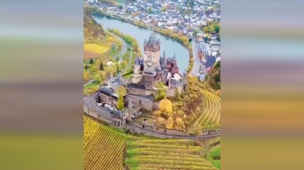 تور آلمان: قلعه رنگارنگ کوکهم در آلمان