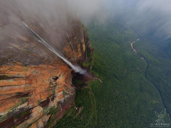 بلندترین آبشار جهان نیاگارا نیست!
