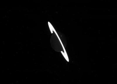 درخشش غیرعادی حلقه های زحل از دید تلسکوپ جیمز وب ، عکس