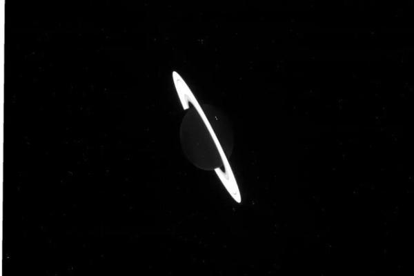 درخشش غیرعادی حلقه های زحل از دید تلسکوپ جیمز وب ، عکس